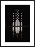 Tableau islamique La grande mosquée de Touba, architecture en noir et blanc, encadré sous verre